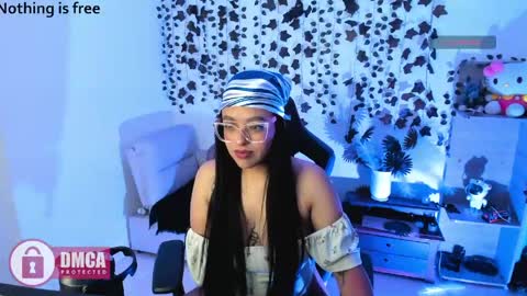 Snapshot of spicydollx_1 chatting on 05/14/26, 04:36 Geraldin online show from 05/14/26, 04:36
