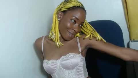 Snapshot of spicyshante chatting on 12/19/25, 02:35 Shante online show from 12/19/25, 02:35