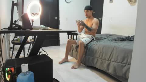 Snapshot of spider_master77 chatting on 06/01/26, 01:40 spider master online show from 06/01/26, 01:40