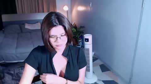 Snapshot of spiffingview_of_carmella chatting on 06/01/26, 05:53 Hi Im Carmela online show from 06/01/26, 05:53