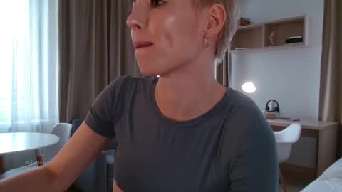 Elizabeth online show from 09/20/25, 12:50