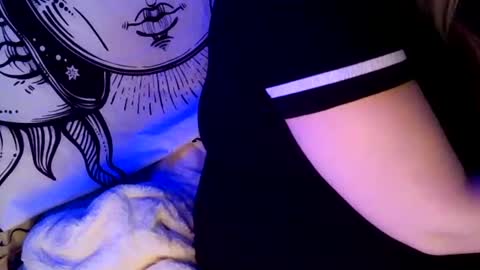 Vanessa Spade online show from 11/16/25, 01:28