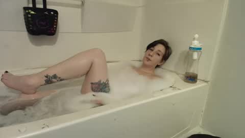 Snapshot of spookyqueen69 chatting on 02/05/26, 02:38 Kova online show from 02/05/26, 02:38