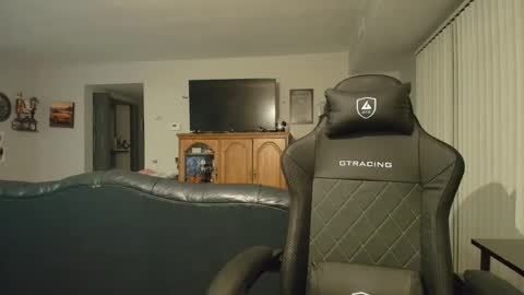 Snapshot of spookyqueen69 chatting on 02/06/26, 02:38 Kova online show from 02/06/26, 02:38