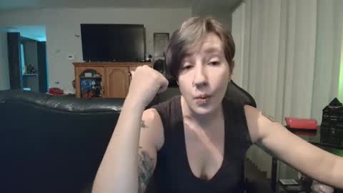 Snapshot of spookyqueen69 chatting on 02/08/26, 02:26 Kova online show from 02/08/26, 02:26