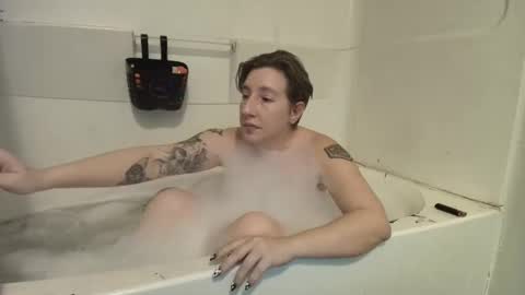 Snapshot of spookyqueen69 chatting on 02/11/26, 02:05 Kova online show from 02/11/26, 02:05