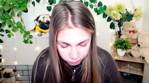 Karina online show from 11/14/25, 12:15