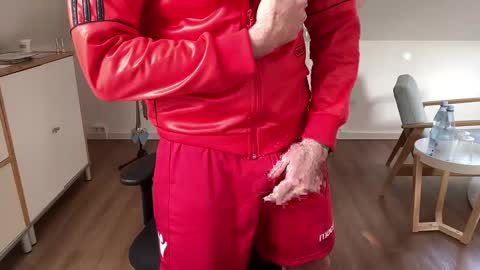 Snapshot of sportbiker89 chatting on 02/02/25, 12:35 Sportbiker89 online show from 02/02/25, 12:35