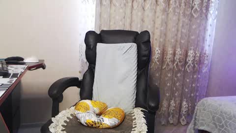 Tips are the best compliment to a woman online show from 04/06/26, 08:26