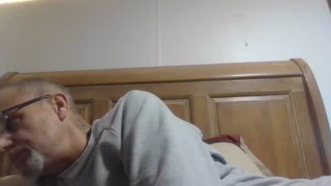 Snapshot of springer007 chatting on 03/05/26, 05:53 Jsmitty and she so sexy online show from 03/05/26, 05:53