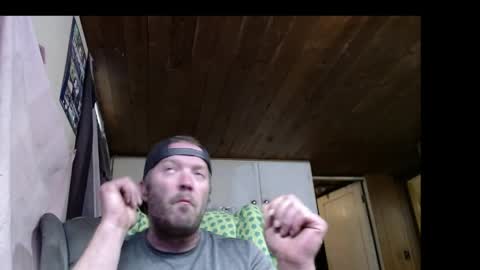 Snapshot of squegly chatting on 05/19/26, 04:24 Bryan online show from 05/19/26, 04:24