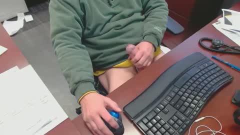 Snapshot of squirrelly82 chatting on 12/27/24, 05:48 make me cum c2c talk to me online show from 12/27/24, 05:48