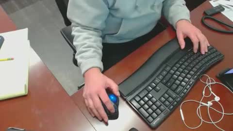 Snapshot of squirrelly82 chatting on 01/07/25, 09:35 make me cum c2c talk to me online show from 01/07/25, 09:35