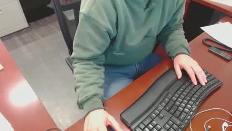 Snapshot of squirrelly82 chatting on 01/16/25, 10:12 make me cum c2c talk to me online show from 01/16/25, 10:12