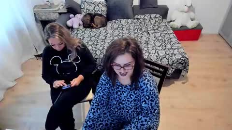 Kim online show from 10/03/25, 11:51