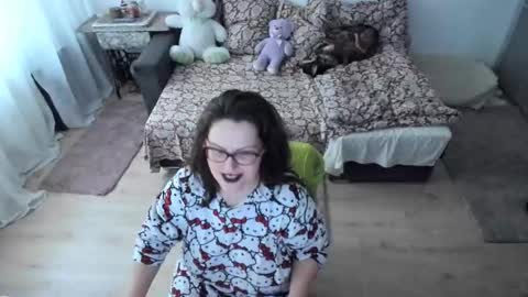 Kim online show from 10/16/25, 07:42