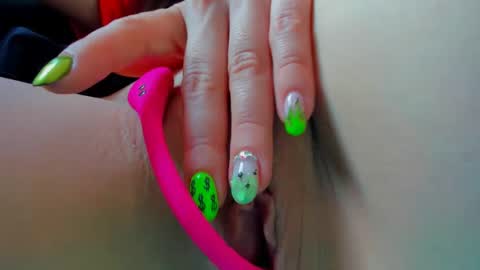 Snapshot of squirttati33 chatting on 12/03/24, 02:49 Tati online show from 12/03/24, 02:49