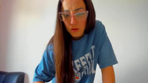 Snapshot of squirttati33 chatting on 01/16/25, 03:35 Tati online show from 01/16/25, 03:35