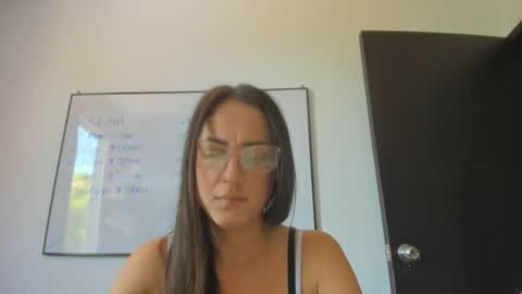 Snapshot of squirttati33 chatting on 09/20/25, 03:46 Tati online show from 09/20/25, 03:46