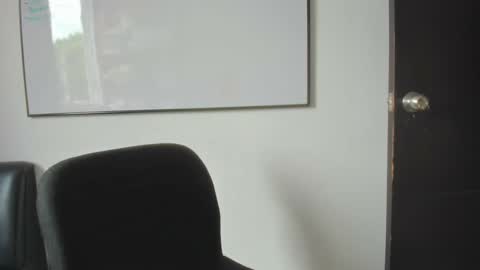 Snapshot of squirttati33 chatting on 10/03/25, 04:37 Tati online show from 10/03/25, 04:37