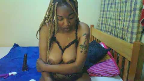 Snapshot of squish_sexy chatting on 01/08/25, 08:27 Sexy muna online show from 01/08/25, 08:27