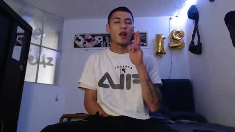 Snapshot of sr_porn01 chatting on 01/09/25, 06:47 sr_porn01 online show from 01/09/25, 06:47