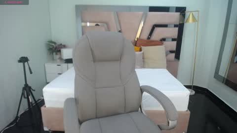 sr_smith_1 online show from 04/13/26, 01:16