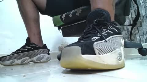 Snapshot of srfindomfeet_ chatting on 04/21/26, 03:13 sr master cum its my old account online show from 04/21/26, 03:13