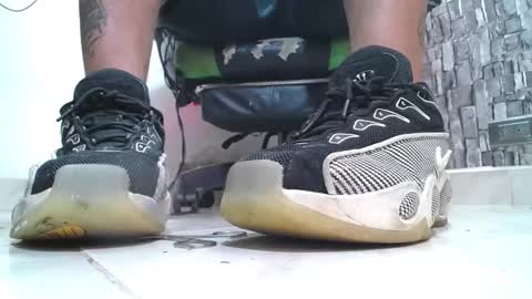 Snapshot of srfindomfeet_ chatting on 04/28/26, 03:06 sr master cum its my old account online show from 04/28/26, 03:06