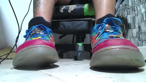 Snapshot of srfindomfeet_ chatting on 05/09/26, 10:59 sr master cum its my old account online show from 05/09/26, 10:59