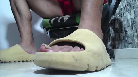 Snapshot of srfindomfeet_ chatting on 05/11/26, 07:11 sr master cum its my old account online show from 05/11/26, 07:11