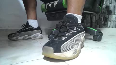 Snapshot of srfindomfeet_ chatting on 06/07/26, 02:59 sr master cum its my old account online show from 06/07/26, 02:59