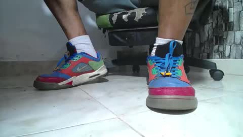 Snapshot of srfindomfeet_ chatting on 06/07/26, 10:24 sr master cum its my old account online show from 06/07/26, 10:24