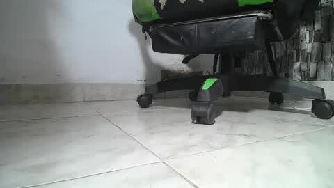 Snapshot of srfindomfeet_ chatting on 06/08/26, 01:28 sr master cum its my old account online show from 06/08/26, 01:28
