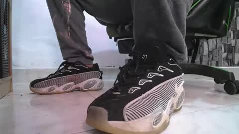 Snapshot of srfindomfeet_ chatting on 06/09/26, 07:25 sr master cum its my old account online show from 06/09/26, 07:25