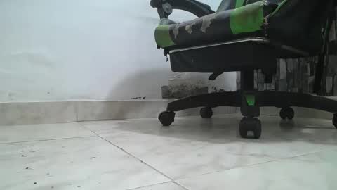 Snapshot of srfindomfeet_ chatting on 06/11/26, 02:53 sr master cum its my old account online show from 06/11/26, 02:53