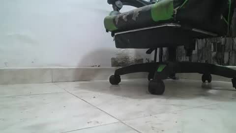 Snapshot of srfindomfeet_ chatting on 06/14/26, 07:05 sr master cum its my old account online show from 06/14/26, 07:05