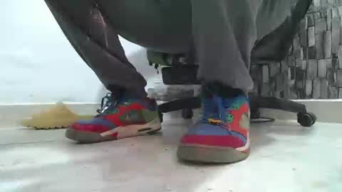 Snapshot of srfindomfeet_ chatting on 06/20/26, 07:16 sr master cum its my old account online show from 06/20/26, 07:16