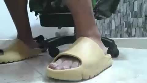 Snapshot of srfindomfeet_ chatting on 06/22/26, 06:49 sr master cum its my old account online show from 06/22/26, 06:49