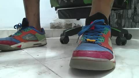 Snapshot of srfindomfeet_ chatting on 06/26/26, 12:15 sr master cum its my old account online show from 06/26/26, 12:15
