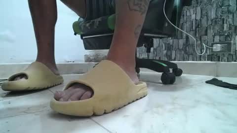 Snapshot of srfindomfeet_ chatting on 06/26/26, 07:07 sr master cum its my old account online show from 06/26/26, 07:07