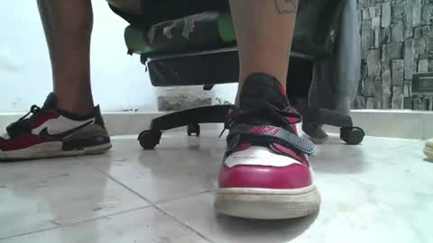 Snapshot of srfindomfeet_ chatting on 07/01/26, 07:46 sr master cum its my old account online show from 07/01/26, 07:46