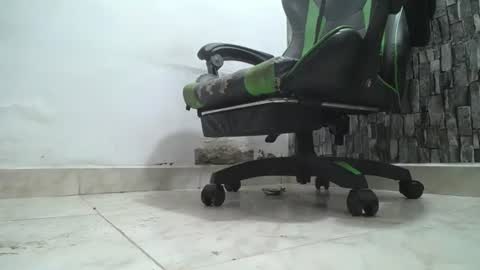 Snapshot of srfindomfeet_ chatting on 07/05/26, 04:19 sr master cum its my old account online show from 07/05/26, 04:19