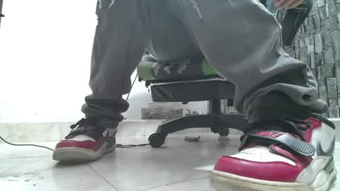 Snapshot of srfindomfeet_ chatting on 07/06/26, 05:48 sr master cum its my old account online show from 07/06/26, 05:48