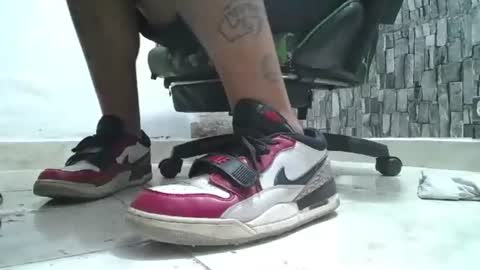 Snapshot of srfindomfeet_ chatting on 07/07/26, 04:15 sr master cum its my old account online show from 07/07/26, 04:15