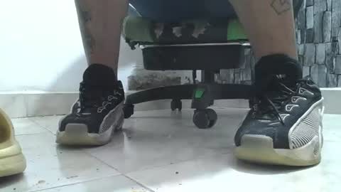 Snapshot of srfindomfeet_ chatting on 07/13/26, 10:12 sr master cum its my old account online show from 07/13/26, 10:12