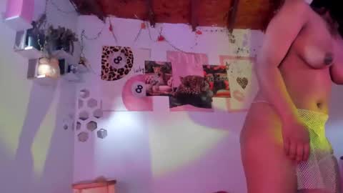 Snapshot of srsexy98 chatting on 10/17/25, 09:39 srsexy98 online show from 10/17/25, 09:39