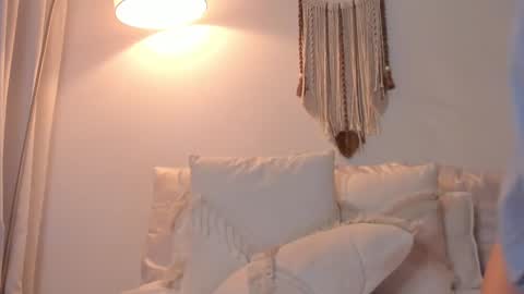 Snapshot of srta__sophie chatting on 12/17/24, 01:29 Sophie 3 online show from 12/17/24, 01:29