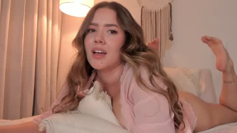 Snapshot of srta__sophie chatting on 01/30/25, 03:44 Sophie 3 online show from 01/30/25, 03:44