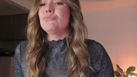 Snapshot of srta__sophie chatting on 02/03/25, 11:47 Sophie 3 online show from 02/03/25, 11:47